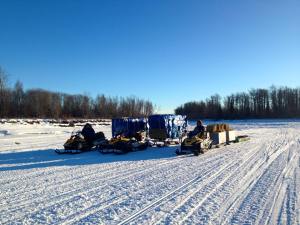 Hauling straw on the Yentna River. [Photo by Barry Munsell, who says they're available to haul straw and supplies for other races]
