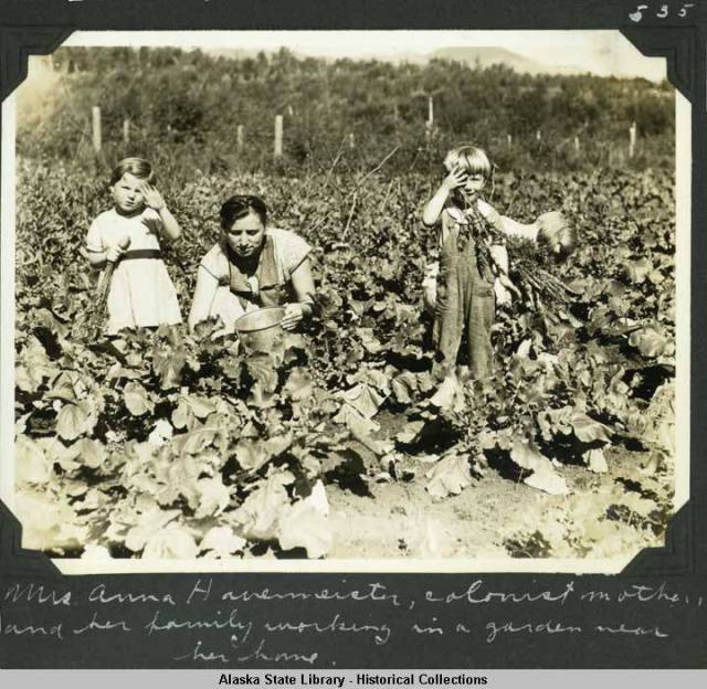 Mrs. Anna Emma Havemeister and her family [Willis T. Geisman, 1935]