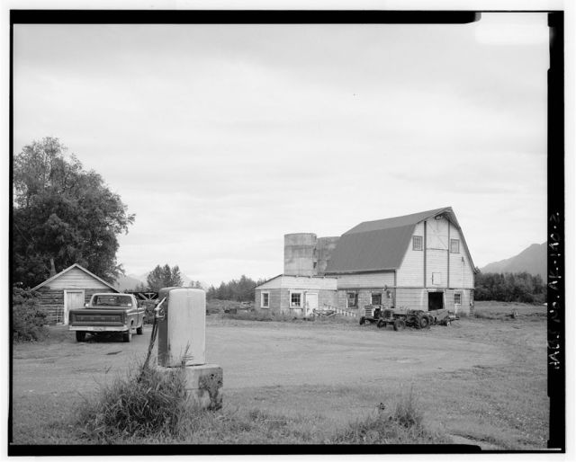 I explained how my interest in the Colony began with my research on the Colony barns. This is the Rebarchek barn, gone now. [Library of Congress photo]